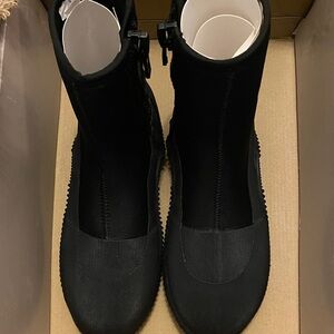 Black Wading Shoes